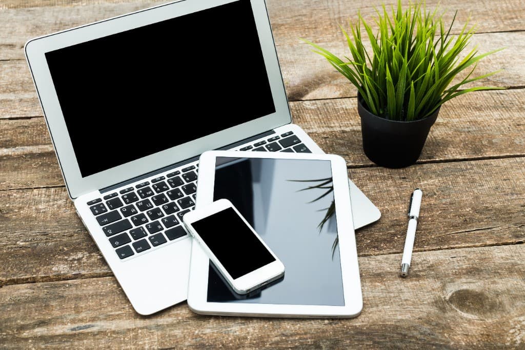 PC・タブレット・スマートフォンで利用可能